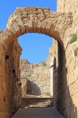 Caesarea, İsrail - 12 Mayıs 2011: Bunlar eski Yahudi şehrin Caesarea (şehir Kral Herod binalar korunmuş kalıntıları bulunmaktadır).