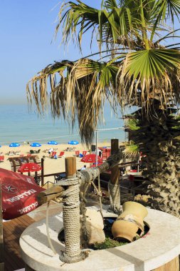 Bat Yam, İsrail - 5 Mayıs 2011: Bir İsrail'in Akdeniz kıyılarında kentsel sahillerinde görülmektedir.