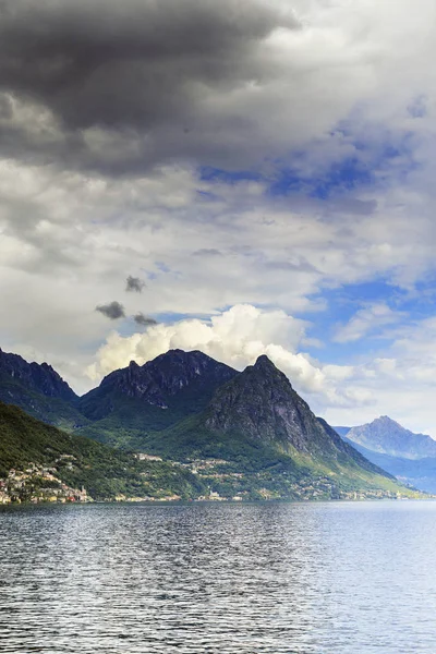 Jest Alpejskie Jezioro Lugano Szwajcarii Niestabilnych Wiosenna Pogoda — Zdjęcie stockowe