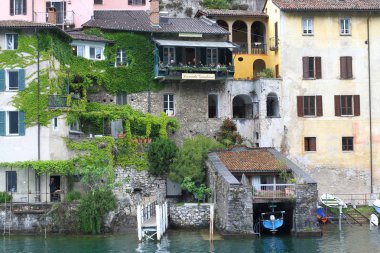 Lugano, İsviçre - 12 Mayıs 2018: Bunlar Lugano - Gandria banliyösünde tarihi evler.