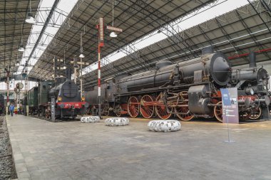 MILAN, ITALY - 19 Mayıs 2018: Bu, 20. yüzyılın başlarında Bilim ve Teknoloji Müzesi 'nde başlayan lokomotiflerin bir koleksiyonu..