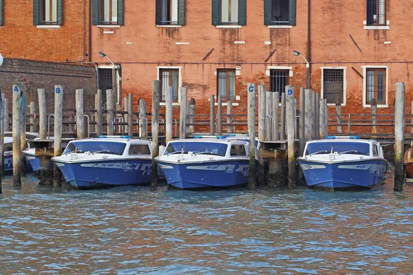 Venecia Italia Septiembre 2018 Este Estacionamiento Botes Policía Cerca Del — Foto de Stock