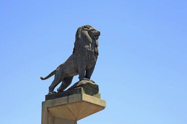 Zaragoza, İspanya - 26 Mayıs 2017: Bu dört lions, sembolleri Stone Bridge adlı sütunlar üzerinde şehrin biridir.