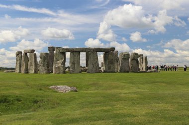 Wiltshee County, Büyük Britanya - 14 Mayıs 2014: Stohenhenge dünyanın en ünlü arkeolojik sitelerinden biridir.