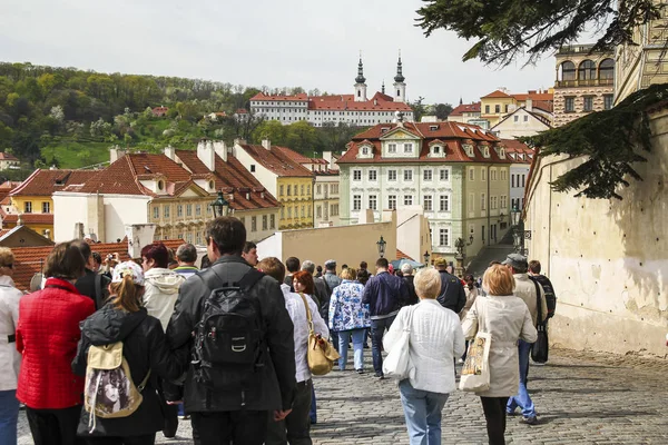 Prague Tchèque Avril 2012 Agit Groupe Touristes Non Identifiés Déplaçant — Photo