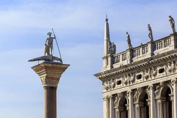 Venice Talya Eylül 2019 Theodore Heykeli Marciana Kütüphanesi Binasında Heykelleri — Stok fotoğraf