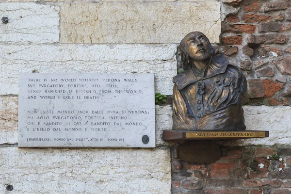 Monument van William Shakespeare in Verona — Stockfoto