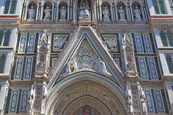 Fragment of the facade of the Cathedral of Florence — Stock Photo, Image