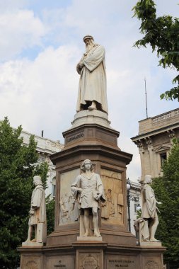 leonardo da vinci Milan için anıt