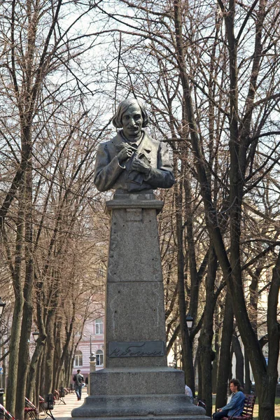 Monumento ao escritor Gogol, Kharkov, Ucrânia — Fotografia de Stock