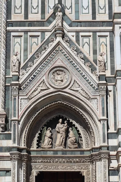 Fragmento de la fachada de la Catedral de Florencia — Foto de Stock