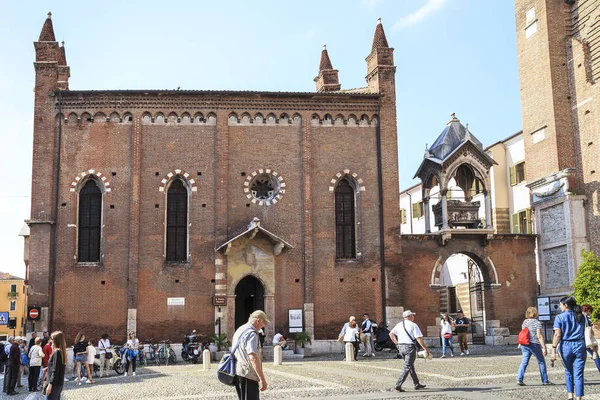 Aziz Peter şehit Kilisesi, Verona