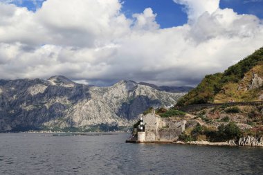 Boko Kotor Körfezi'ndeki Meleklerbakire kilisesi, Karadağ