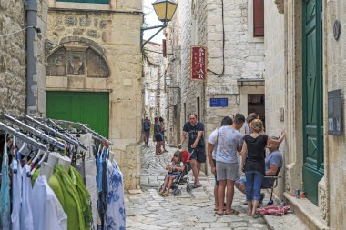 Eski Trogir sokaklarında sahne, Hırvatistan