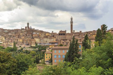 Siena, İtalya'da bulutlu sonbahar akşamı