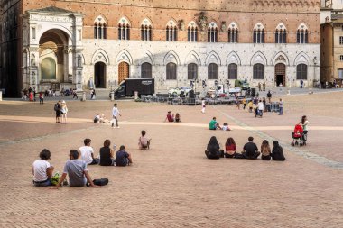Siena, İtalya'daki Piazza del Campo'da Akşam