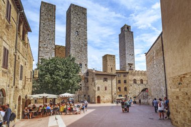 San Gimigliano Kuleleri, İtalya