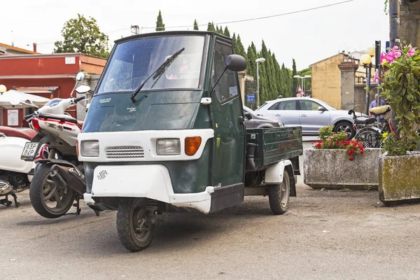 An Italian auto scooter Piaggio Ape 50 Catalyzed — Stock Photo, Image