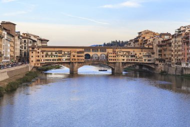 Gün batımında Vecchio Köprüsü, Floransa