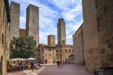 San Gimigliano Kuleleri, İtalya