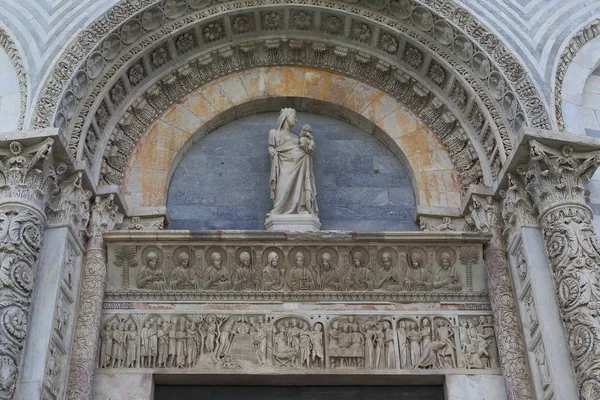 Fragmento de decoración arquitectónica y artística del Bautista — Foto de Stock