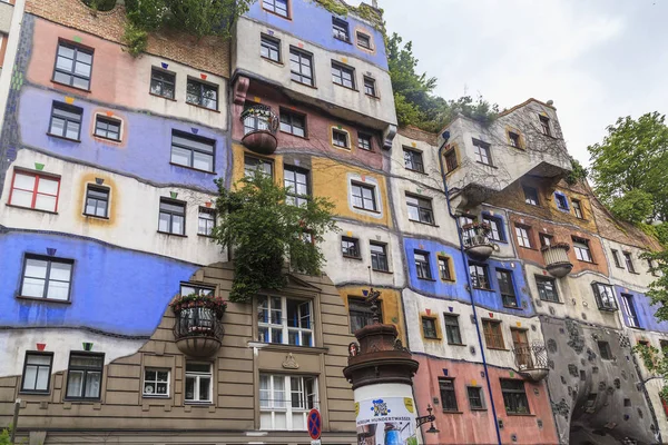 维也纳Hundertwasser故居立面的碎片 — 图库照片