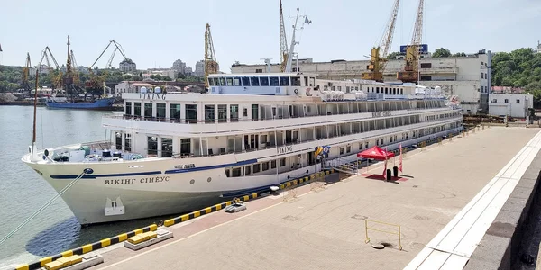 Passagerarpiren i Odessa hamn, Ukraina — Stockfoto