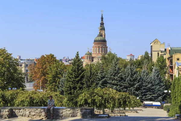 Katedraltorget, utsikt över bebådelsekatedralen, Kharkov, U — Stockfoto