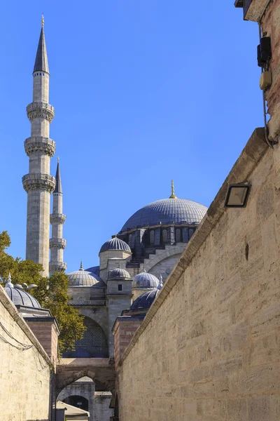 Passagem entre os edifícios da madrassa para o Suleymaniye — Fotografia de Stock