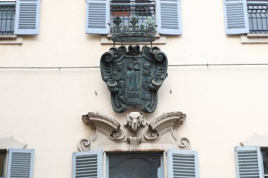Eski bir soylu konakta arması, Milano, İtalya