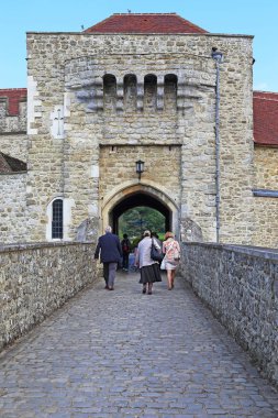 Taş Köprü ve Leeds Kalesi Gözetleme Kulesi, İngiltere