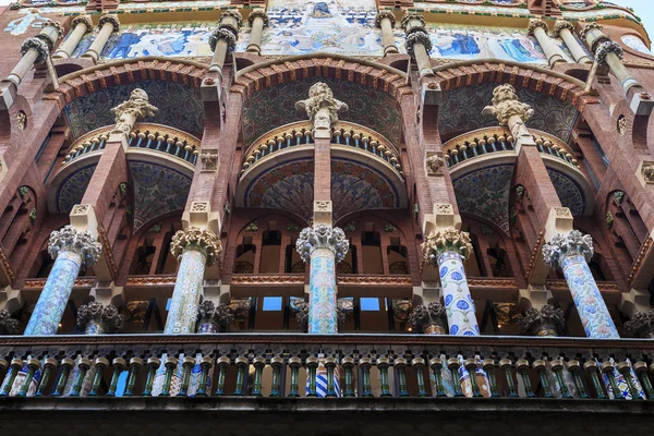 Frammento della facciata del Palazzo della musica catalana, Barcellona — Foto Stock