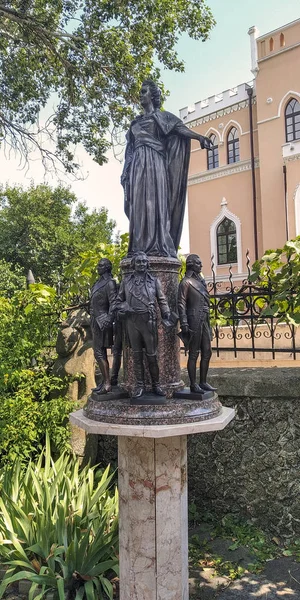 Um monumento a um leitor de Odessa, Odessa, Ucrânia — Fotografia de Stock