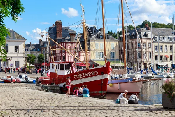 Honfleur Francia Septiembre 2019 Trata Arrastrero Pesca Estacionamiento Yates Puerto — Foto de Stock