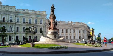 ODESSA, UKRAINE - 11 Haziran 2019: Bu Ekaterinskaya Meydanı 'ndaki Odessa kurucuları için bir anıttır..