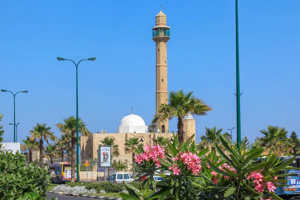 TEL AVIV, ISRAEL - 16 Mayıs 2011: Bu, 20. yüzyılın başlarında Osmanlı tarzında inşa edilen Yafa 'daki Hasan Bek Camii..