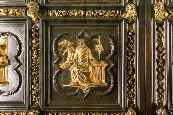 佛罗伦萨 意大利 2018年9月13日 这是圣乔凡尼受洗时北门的碎片 圣马修的镀金浮雕在上面 — 图库照片