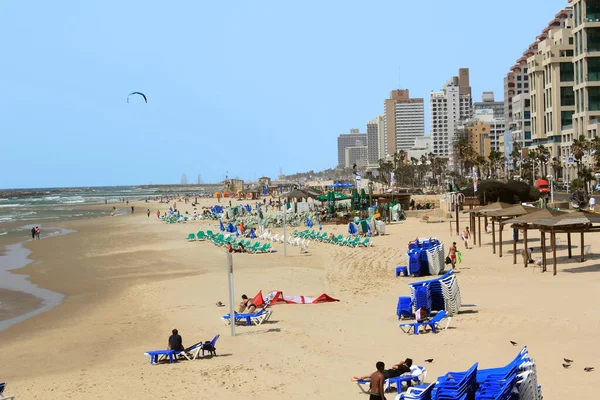 Tel Aviv Israel May 2011 これらは 季節の初めに地中海の近くの都市のビーチです — ストック写真