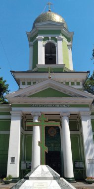 ODESSA, UKRAINE - 27 Haziran 2019: Bu 19. yüzyılın başlarında inşa edilen Ortodoks Yunan Kutsal Üçlü Katedrali.