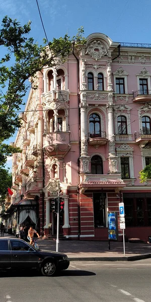 Odessa Ukraine Czerwca 2019 Fragment Fasady Jednego Zabytkowych Domów Starego — Zdjęcie stockowe