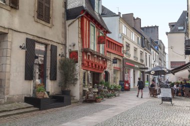 SEPTEMBER 6 EYLÜL 2019 Saint Mathieu Caddesi 'nde sonbahar akşamı korunmuş bir ortaçağ yarı keresteli evdir..