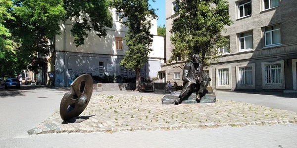 Odessa Ukraine June 2019 这是作家Isaac Babel的纪念碑 — 图库照片