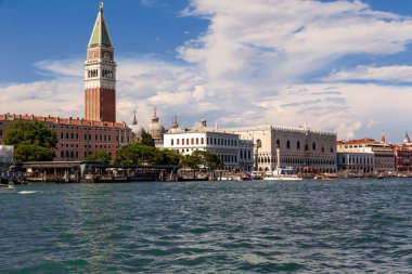 Venedik, İtalya - 18 Mayıs 2018 Bu Valiler Sarayı ve Campanila San Marco 'nun manzarası.