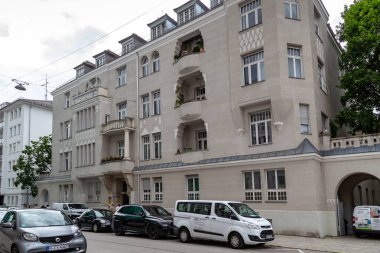 MUNICH, GERMANY - 22 Mayıs 2024: Bu, mimar Martin Dulfer 'in Art Nouveau stilinde (Jugendstil) bir konut binasıdır..