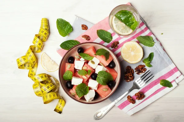 Sallad Från Vattenmelon Lågt Kaloriinnehåll Färskost Pumpakärnor Oliver Och Mynta — Stockfoto