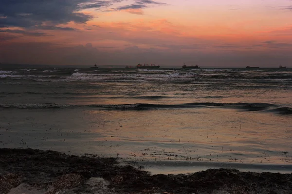 Seascape Statki Horyzoncie Zachód Słońca — Zdjęcie stockowe