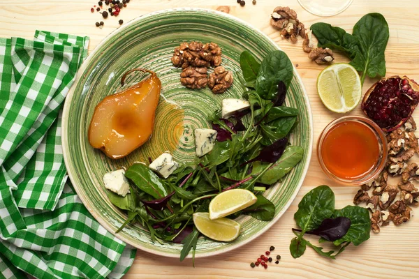 Päron Stuvad Honung Blanda Sallad Med Ruccola Ädelost Betor Blad — Stockfoto