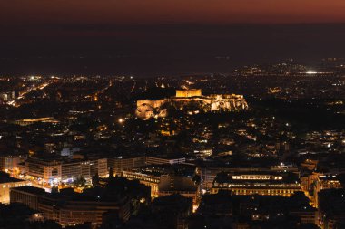 Akropolis Atina 'da (Yunanistan) gün batımında. Şehir manzarası. Şehir Ligi