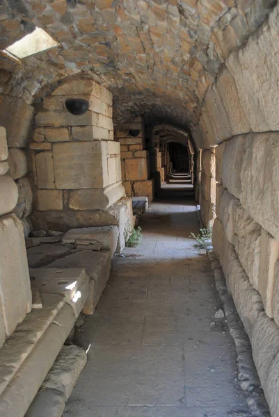 地下古色古香的地下墓穴走廊 古城以弗所的废墟 古希腊城市 — 图库照片