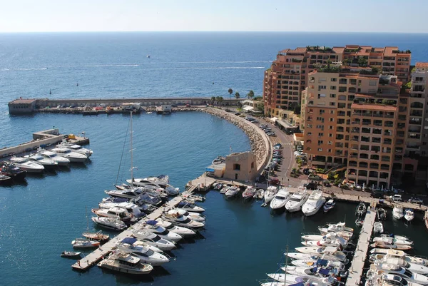 Monte carlo hafenstadt panorama. Blick auf Luxusyachten und Apa — Stockfoto